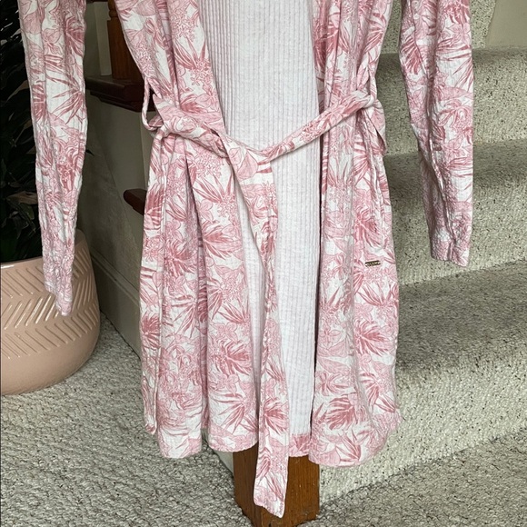 UGG Australia REAL UGG Light Pink Tropical Leaf Pattern Robe - Picture 3 of 16